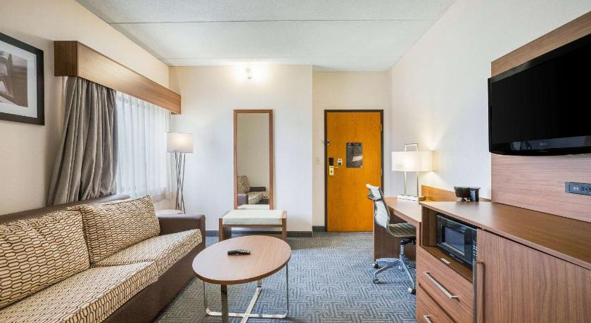 Quality Suites Lansing