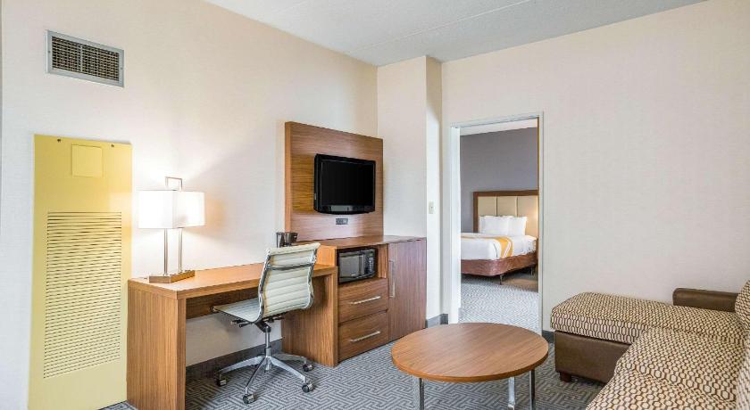 Quality Suites Lansing