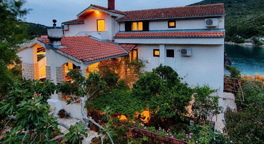 Apartments Malo Lago — Hotel in Lastovo
