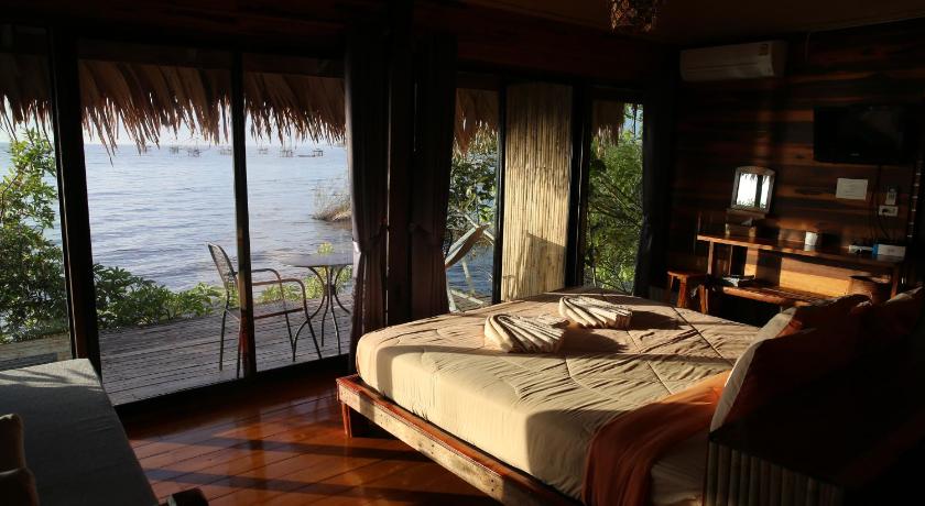 wetlandcamp บ้านชายเล — Hotel in Phatthalung