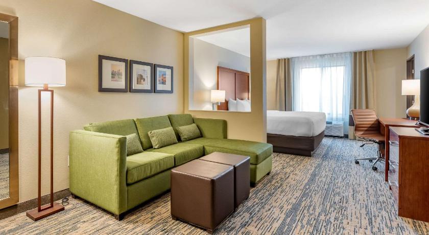 Comfort Inn & Suites West Des Moines