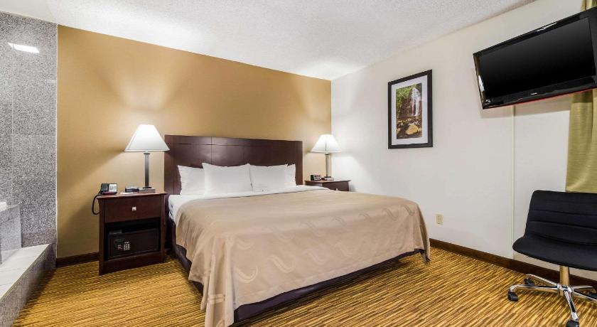 Quality Inn & Suites Lacey I-5