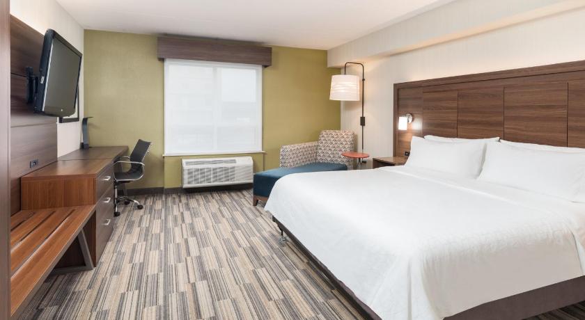 Holiday Inn Express Hotel & Suites Milton