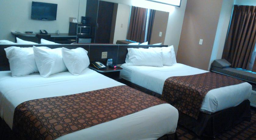 Microtel Inn & Suites by Wyndham Eagle Pass photo