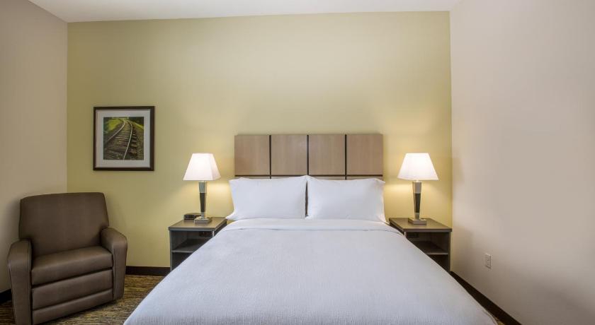 Candlewood Suites Omaha - Millard Area