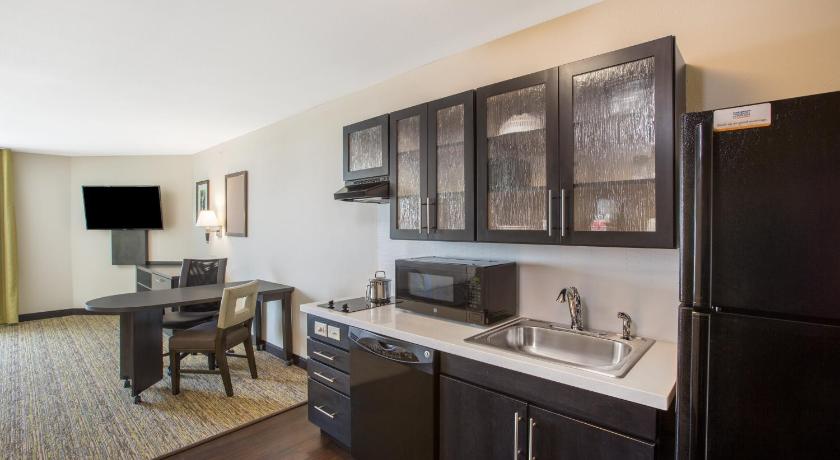 Candlewood Suites Omaha - Millard Area