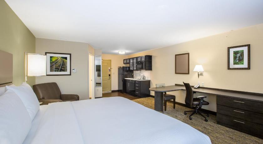 Candlewood Suites Omaha - Millard Area