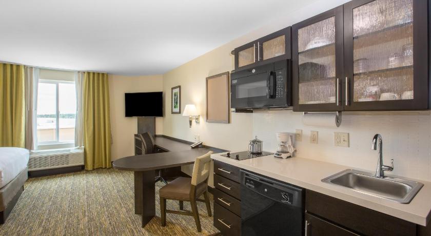 Candlewood Suites Omaha - Millard Area