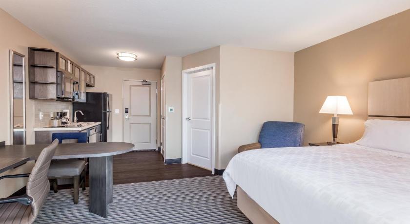 Candlewood Suites Eau Claire I-94