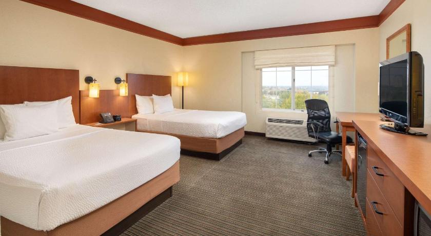 La Quinta Inn & Suites by Wyndham Atlanta Ballpark/Galleria