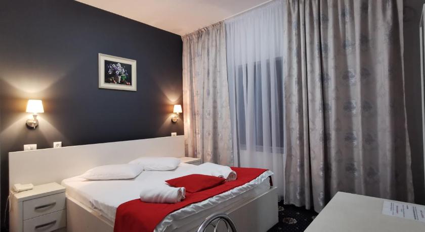 Hotel Cristian photo
