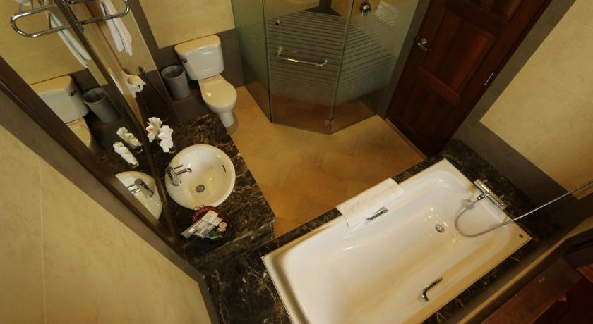 Bathroom, Bukit Merah Laketown Resort in Taiping