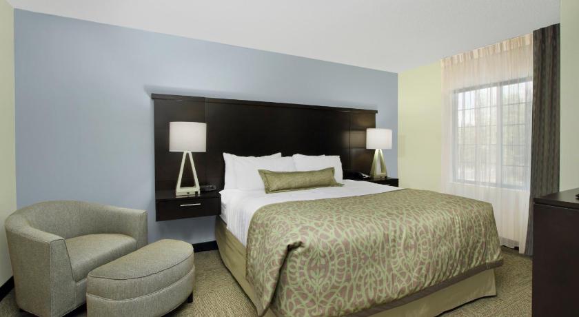 Staybridge Suites Tysons - McLean