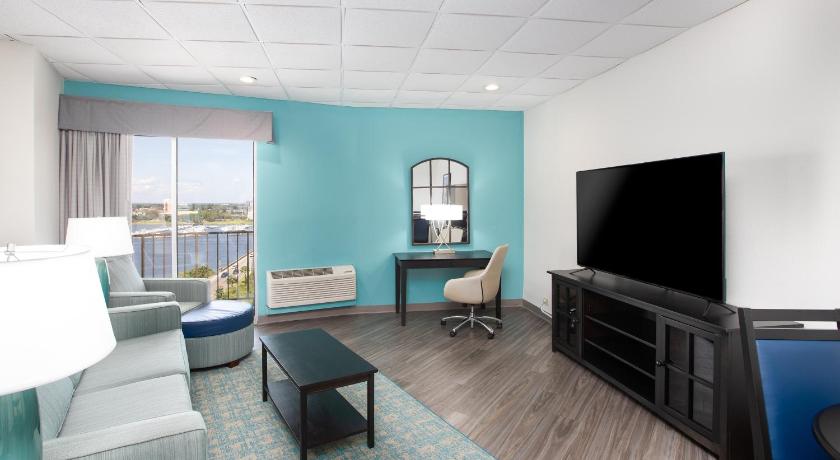 Holiday Inn Charleston-Riverview