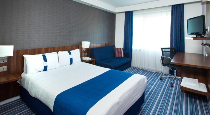 Holiday Inn Express Cambridge-Duxford M11 JCT.10