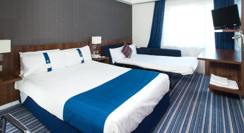 Holiday Inn Express Cambridge-Duxford M11 JCT.10