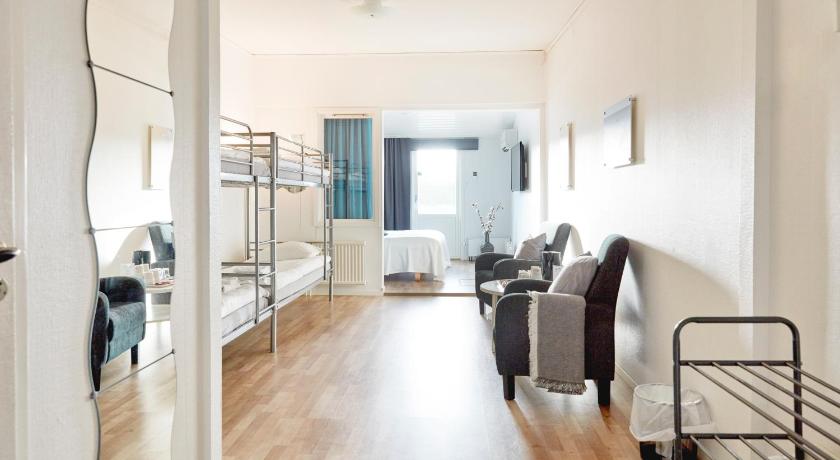 Image of Family Room 1