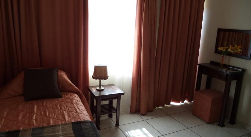 Heatherdale Guesthouse & Shuttle Services photo