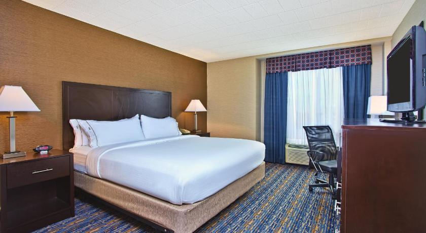 Holiday Inn Express and Suites Pittsburgh West Mifflin