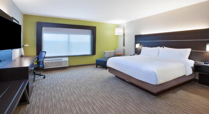 Holiday Inn Express & Suites Parkersburg East