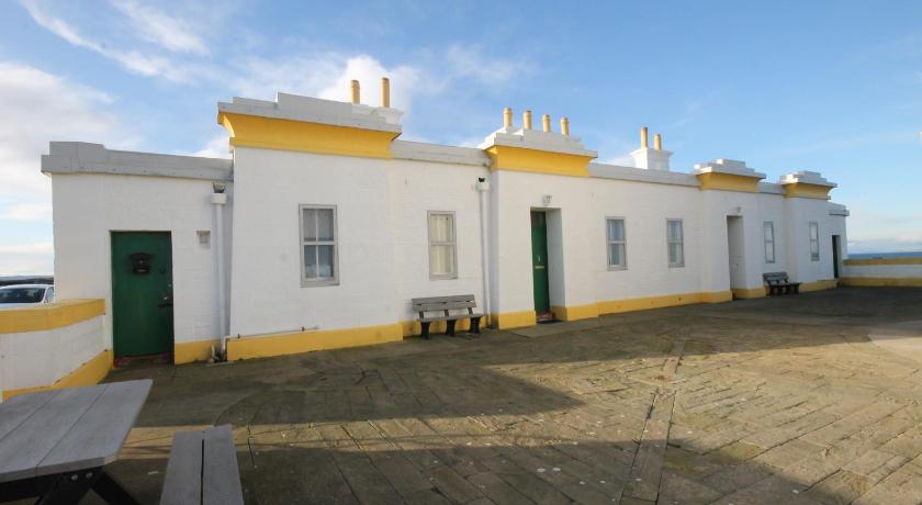 Covesea Lighthouse Cottages - image 5