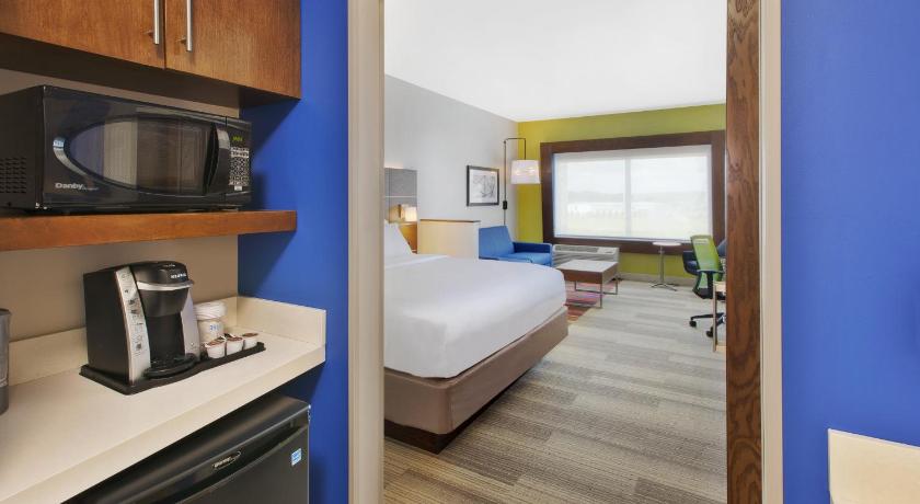 Holiday Inn Express and Suites South Hill