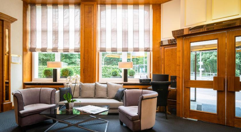 Parkhotel am Taunus photo