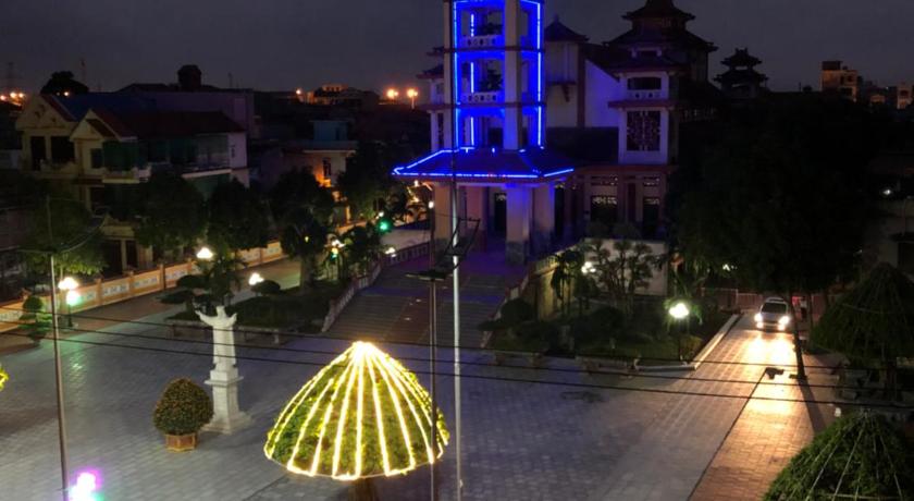 a clock tower in the middle of a city, Viet Huong Hotel in Ninh Bình
