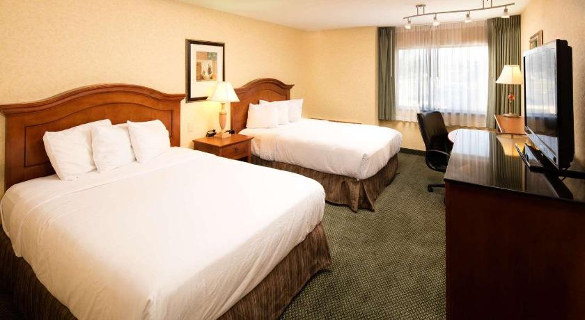 Red Lion Hotel Kennewick Columbia Center Hotel In Kennewick Wa Easy Online Booking [ 460 x 840 Pixel ]