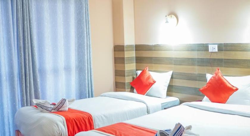 Hotel Fewa Suites photo