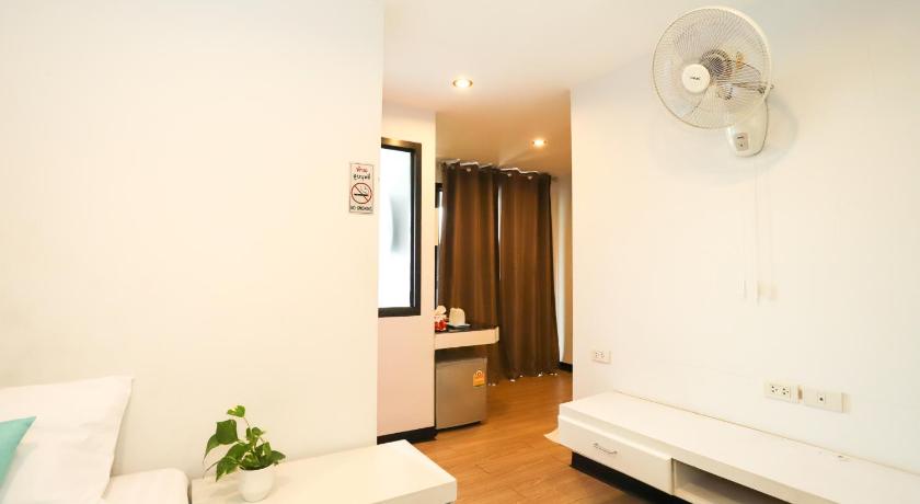 Image of Family Room 6