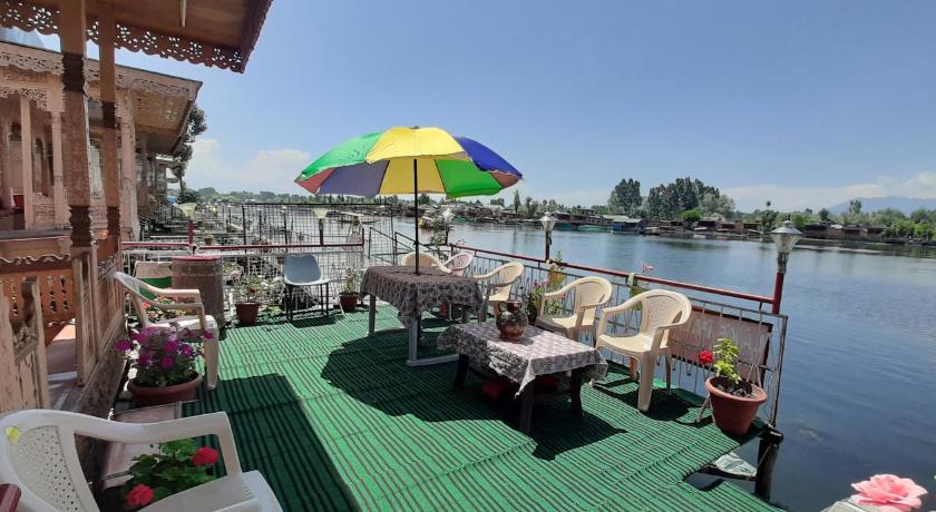 Lake Palace Group Of House Boats — Hotel in Srinagar