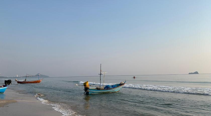 Chelona huahin beachfront condominium photo