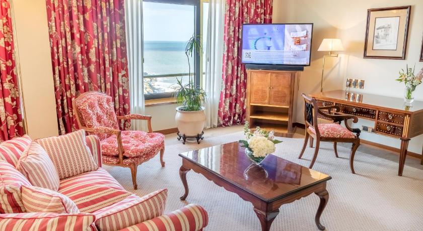 Image of Honeymoon Suite 4