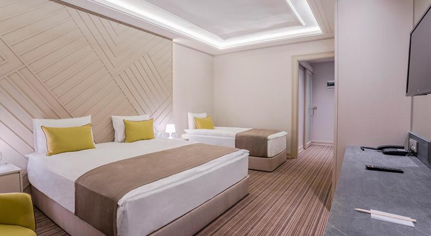 Immagine di Camera Familiare con Balcone (Family Room with Balcony) 0