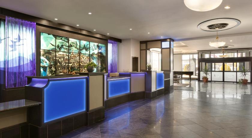 Travelodge Hotel & Convention Center by Wyndham Quebec City