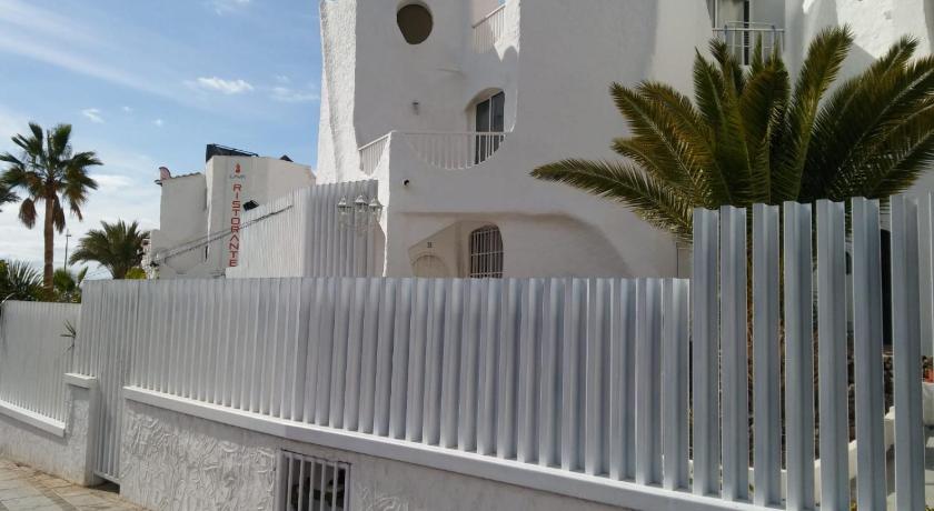 Casas Blancas Las Tortugas — Hotel in Tenerife