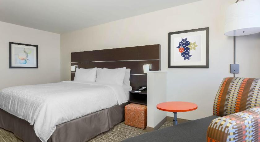 Holiday Inn Express & Suites Chicago O'Hare Airport, an IHG Hotel