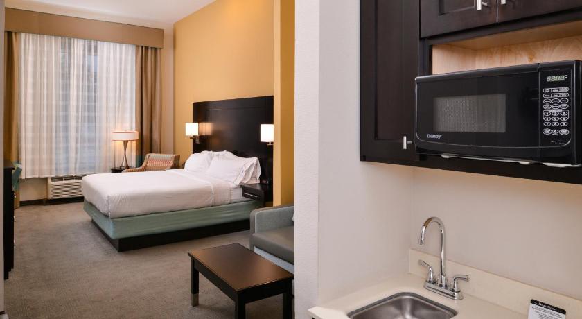 Holiday Inn Express & Suites Austin South