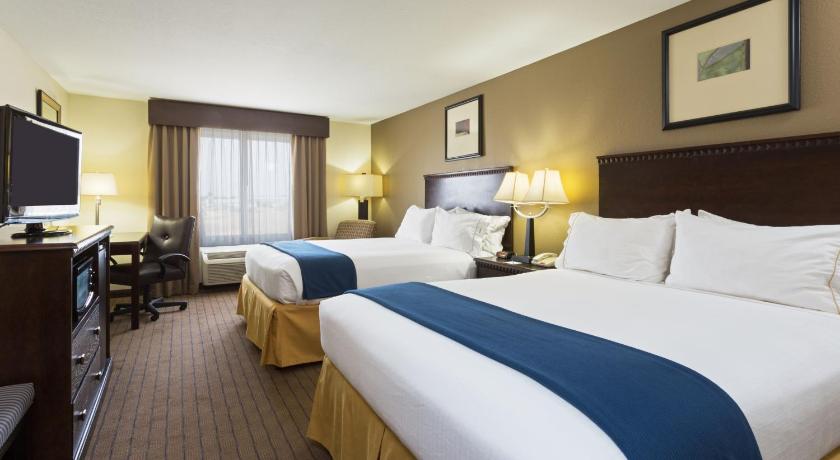 Holiday Inn Express Hotel & Suites Moultrie photo