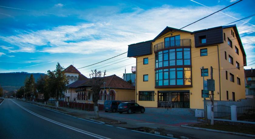 Pensiunea El Ryo — Hotel in Călimănești