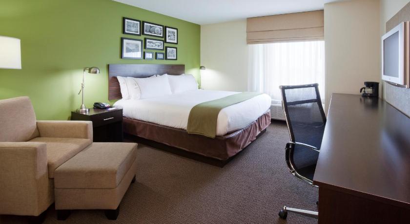 Holiday Inn Express Hotel & Suites Rogers
