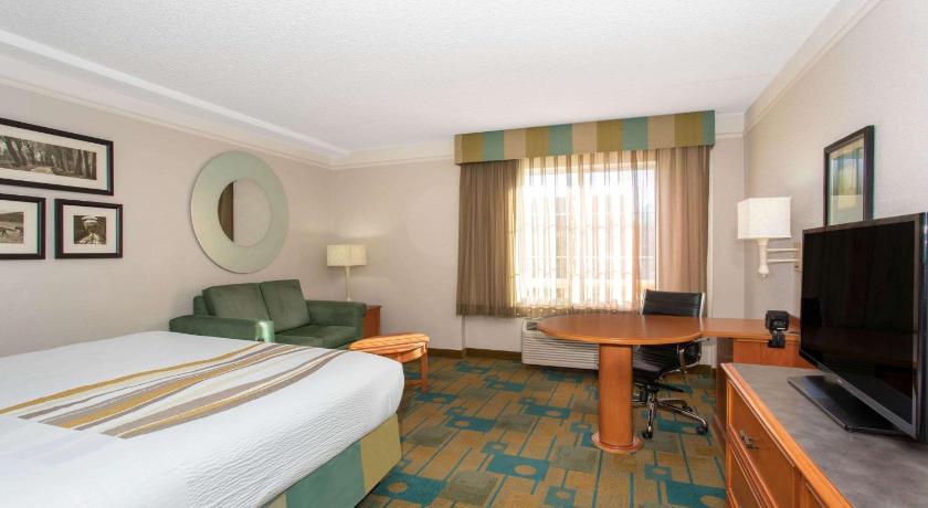 La Quinta Inn & Suites by Wyndham Denver Southwest Lakewood