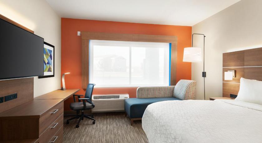 Holiday Inn Express And Suites Beaver Dam