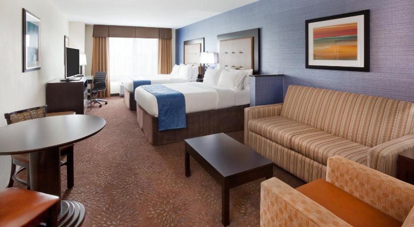 Holiday Inn Express & Suites Davenport North