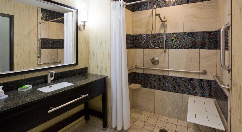 Holiday Inn Express & Suites Davenport North