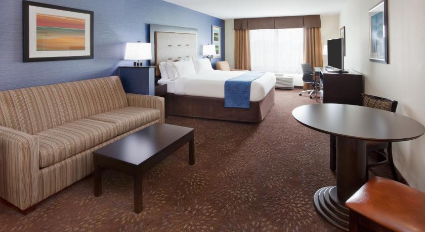 Holiday Inn Express & Suites Davenport North