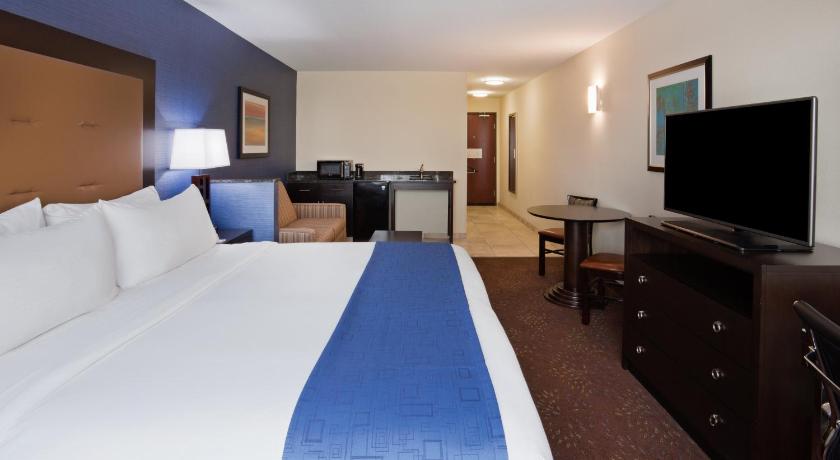 Holiday Inn Express & Suites Davenport North