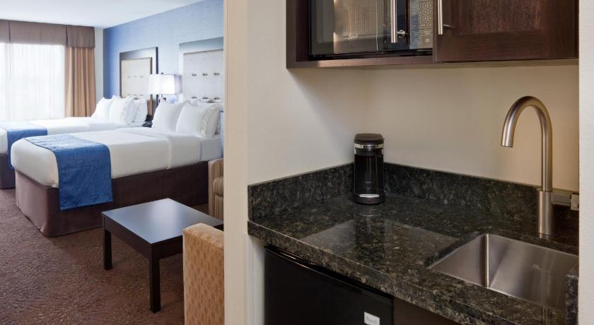 Holiday Inn Express & Suites Davenport North