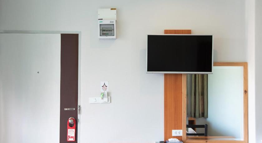 Image of Superior Pool view – Twin Beds 8